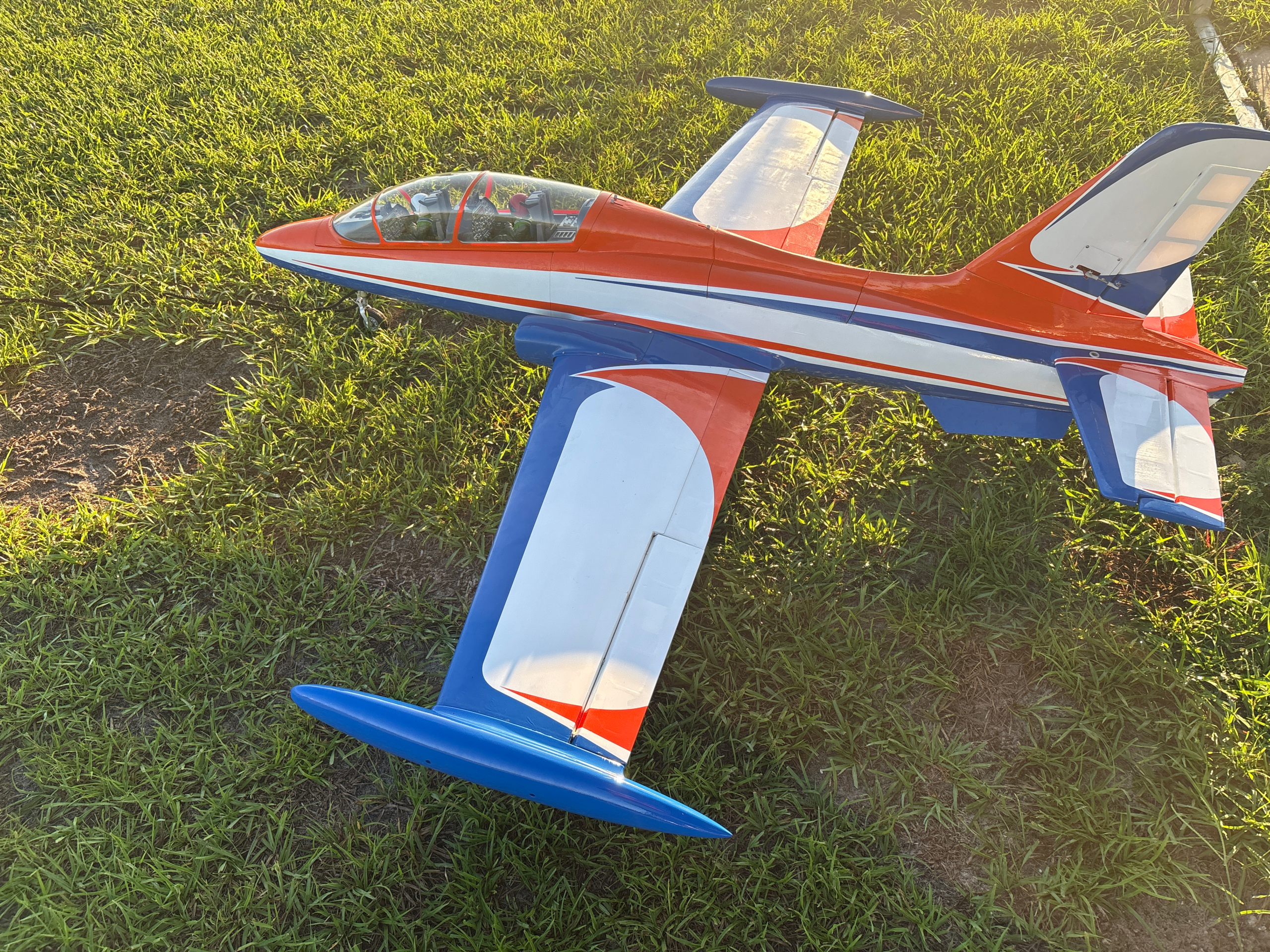 Hanger 9 Aermacchi MB 339